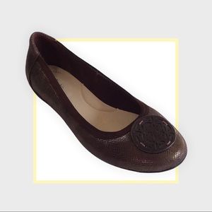 Collection by Clarks Burgandy Wine Ballet Flats Womens size 8W Comfort Shoes